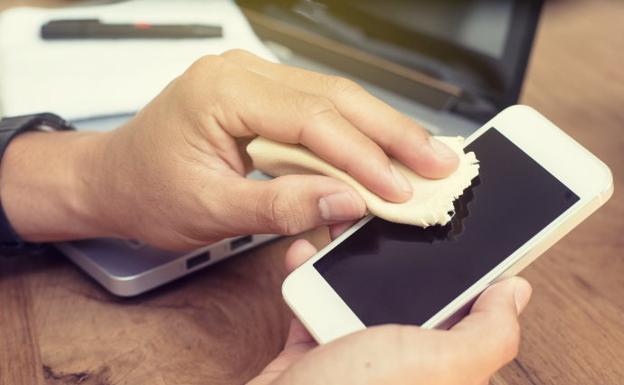 Tu celular est&aacute; m&aacute;s sucio de lo que crees: Dale mantenimiento y limpieza