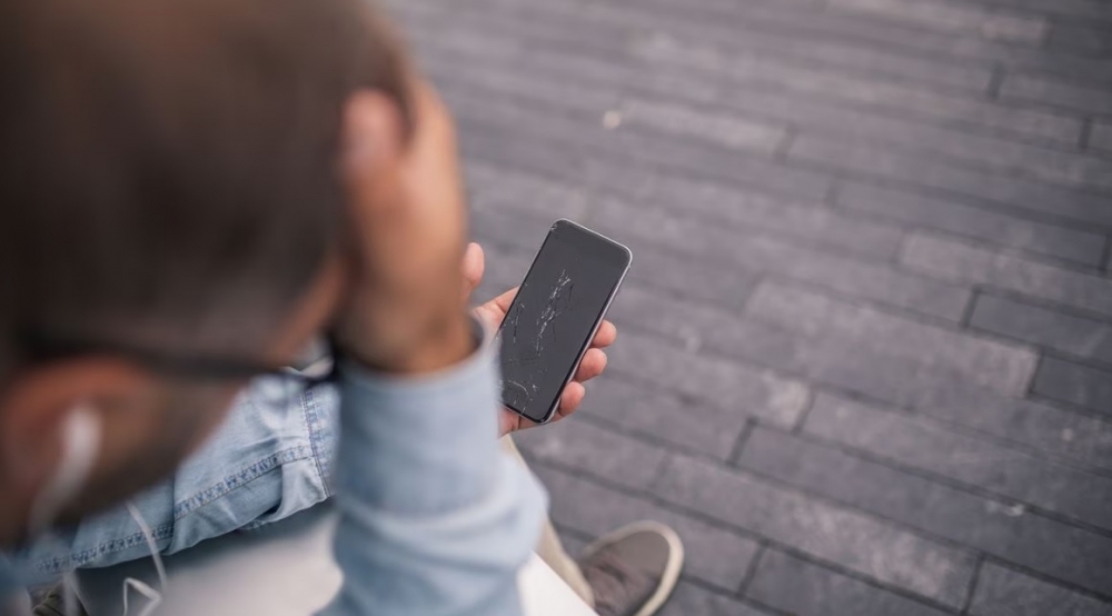 5 h&aacute;bitos diarios que est&aacute;n arruinando la pantalla de tu celular
